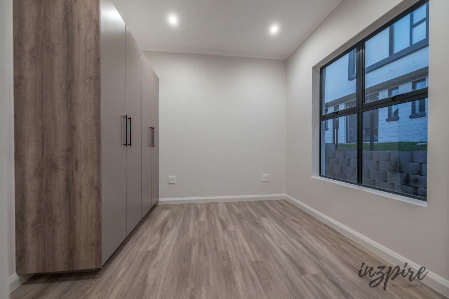 4 Bedroom Property for Sale in Outeniquasbosch Western Cape